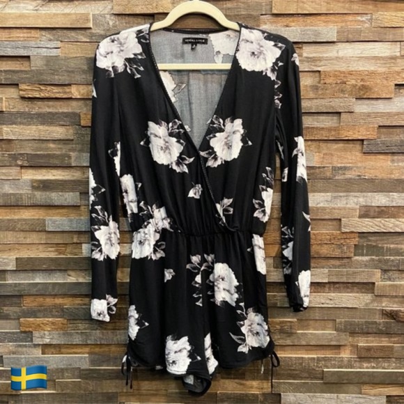 Kendall & Kylie Pants - Kendall & Kylie Black & White Rose Floral Romper